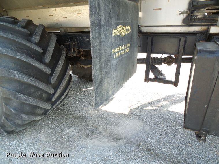 image for item DI0625 2007 Miller Atlas 3304 applicator with New Leader L3220G4 dry spreader bed