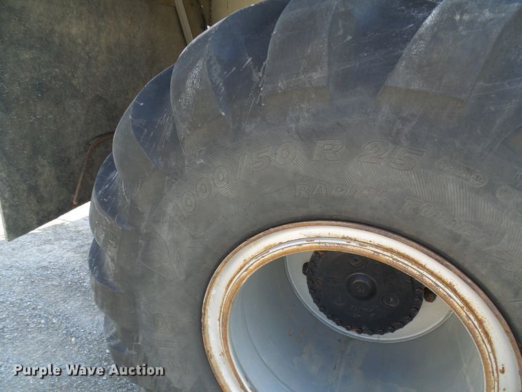 image for item DI0625 2007 Miller Atlas 3304 applicator with New Leader L3220G4 dry spreader bed