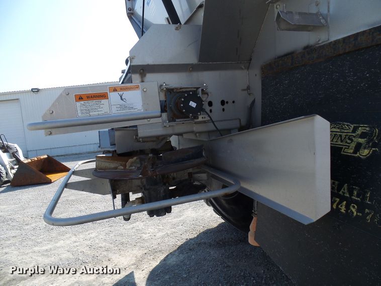 image for item DI0625 2007 Miller Atlas 3304 applicator with New Leader L3220G4 dry spreader bed