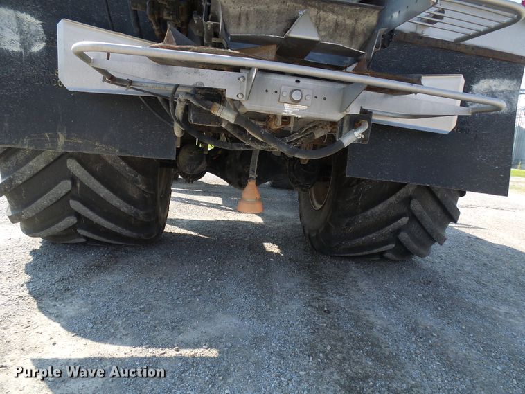 image for item DI0625 2007 Miller Atlas 3304 applicator with New Leader L3220G4 dry spreader bed