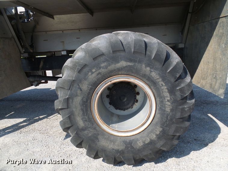 image for item DI0625 2007 Miller Atlas 3304 applicator with New Leader L3220G4 dry spreader bed