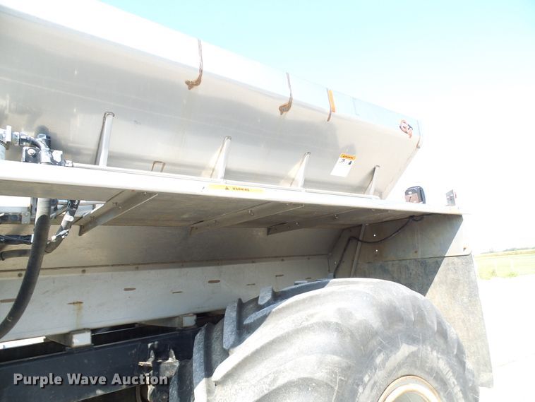 image for item DI0625 2007 Miller Atlas 3304 applicator with New Leader L3220G4 dry spreader bed