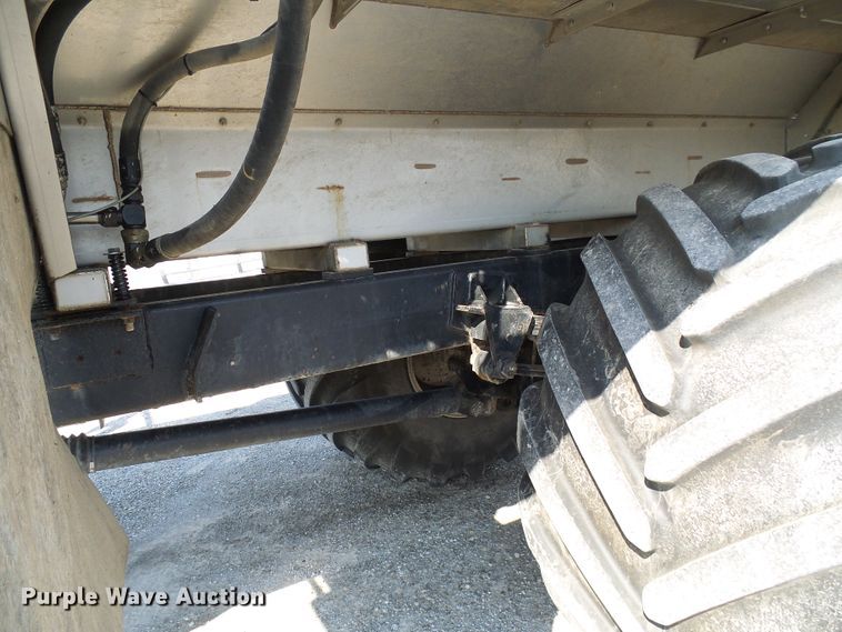 image for item DI0625 2007 Miller Atlas 3304 applicator with New Leader L3220G4 dry spreader bed