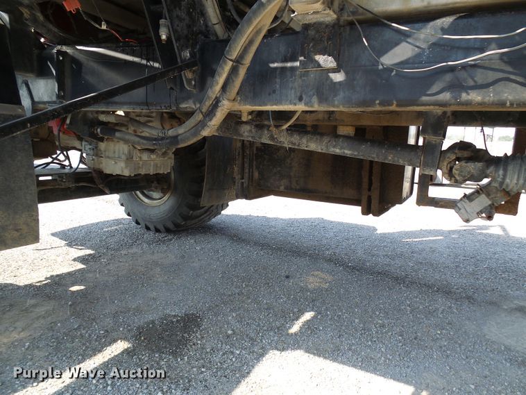 image for item DI0625 2007 Miller Atlas 3304 applicator with New Leader L3220G4 dry spreader bed