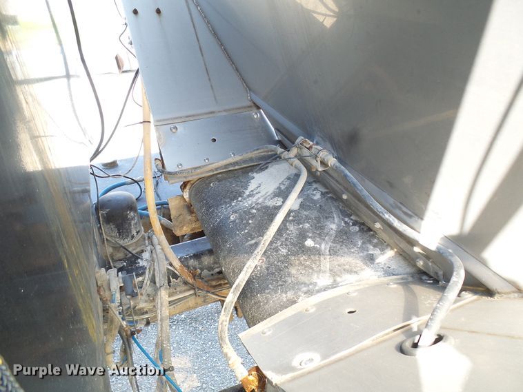 image for item DI0625 2007 Miller Atlas 3304 applicator with New Leader L3220G4 dry spreader bed