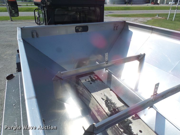 image for item DI0625 2007 Miller Atlas 3304 applicator with New Leader L3220G4 dry spreader bed