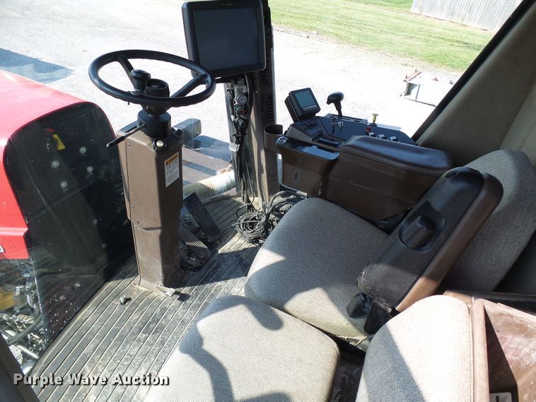 image for item DI0625 2007 Miller Atlas 3304 applicator with New Leader L3220G4 dry spreader bed