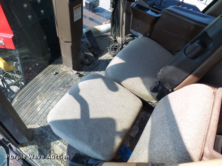 image for item DI0625 2007 Miller Atlas 3304 applicator with New Leader L3220G4 dry spreader bed