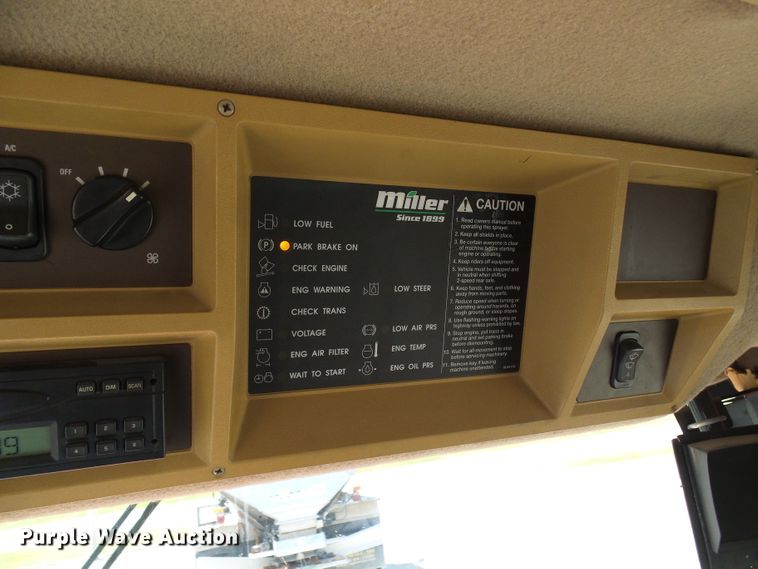 image for item DI0625 2007 Miller Atlas 3304 applicator with New Leader L3220G4 dry spreader bed