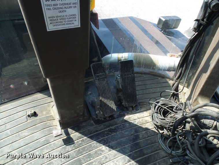 image for item DI0625 2007 Miller Atlas 3304 applicator with New Leader L3220G4 dry spreader bed