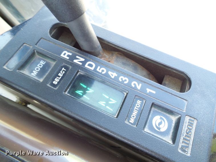 image for item DI0625 2007 Miller Atlas 3304 applicator with New Leader L3220G4 dry spreader bed