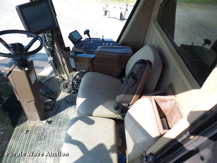 image for item DI0625 2007 Miller Atlas 3304 applicator with New Leader L3220G4 dry spreader bed