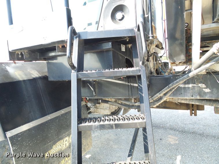 image for item DI0625 2007 Miller Atlas 3304 applicator with New Leader L3220G4 dry spreader bed