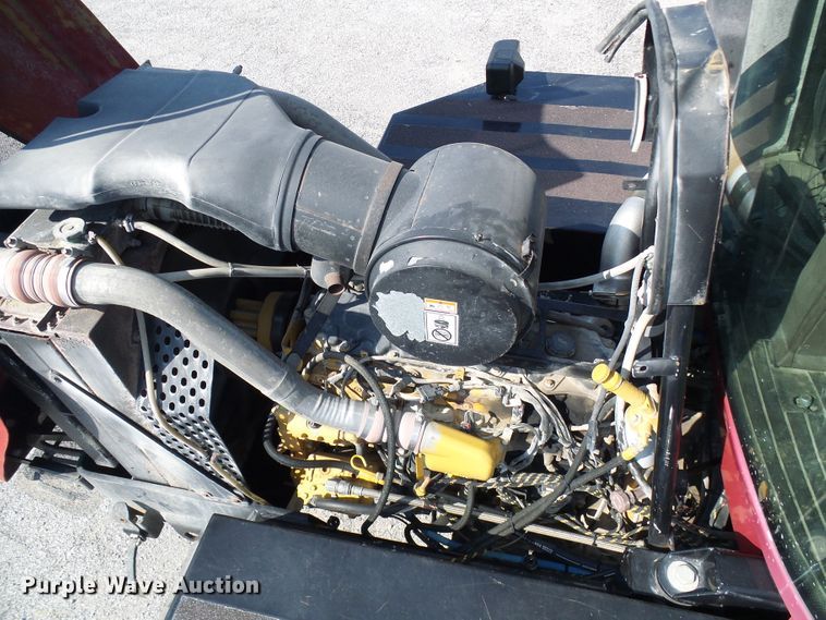 image for item DI0625 2007 Miller Atlas 3304 applicator with New Leader L3220G4 dry spreader bed