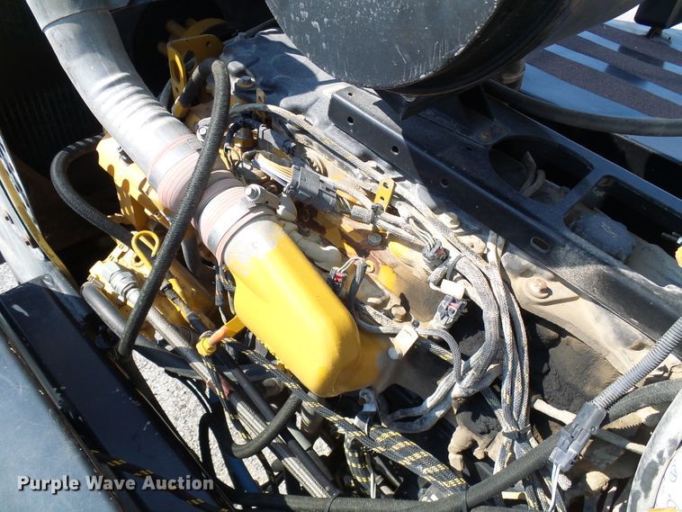 image for item DI0625 2007 Miller Atlas 3304 applicator with New Leader L3220G4 dry spreader bed