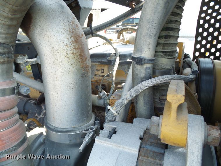 image for item DI0625 2007 Miller Atlas 3304 applicator with New Leader L3220G4 dry spreader bed