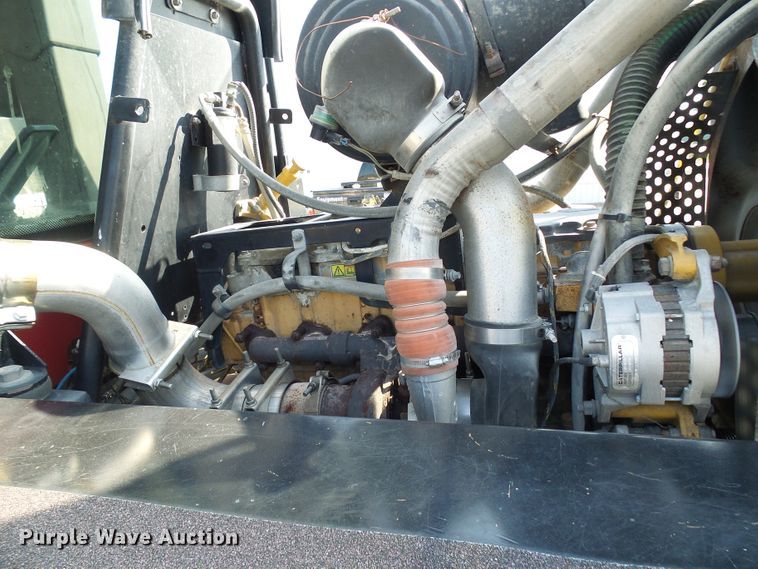 image for item DI0625 2007 Miller Atlas 3304 applicator with New Leader L3220G4 dry spreader bed