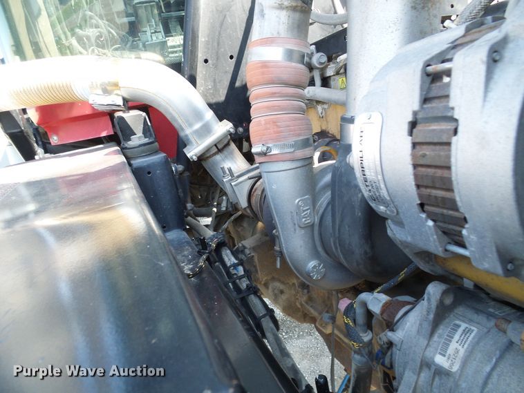 image for item DI0625 2007 Miller Atlas 3304 applicator with New Leader L3220G4 dry spreader bed