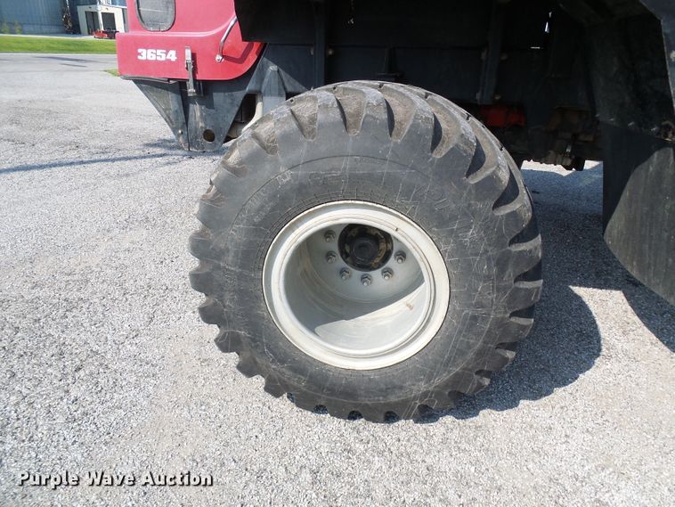 image for item DI0626 2014 Miller Atlas 3654 applicator with New Leader L4000G4 dry spreader bed