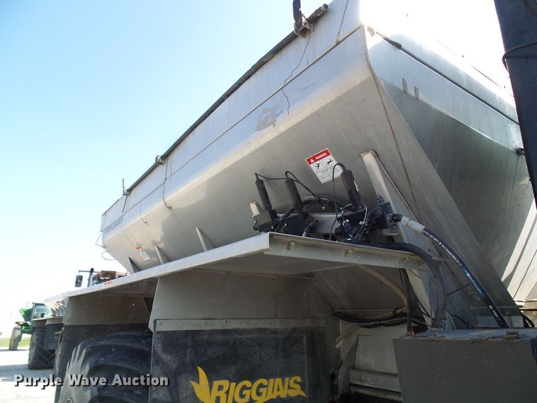 image for item DI0626 2014 Miller Atlas 3654 applicator with New Leader L4000G4 dry spreader bed