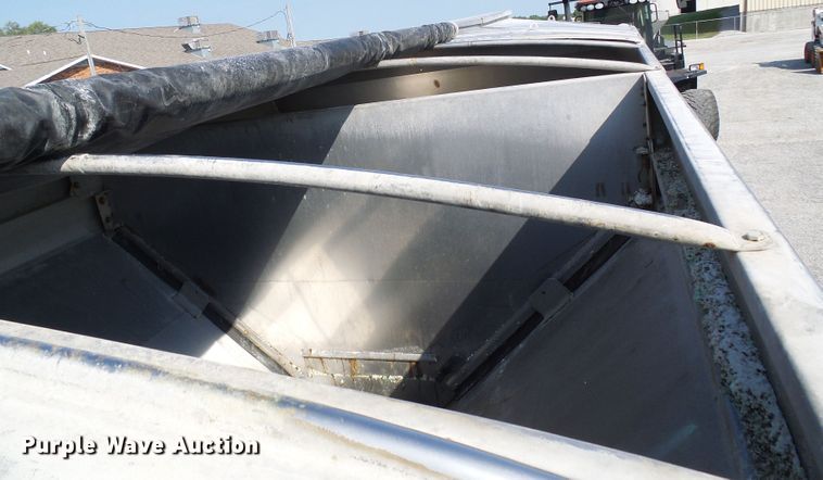 image for item DI0626 2014 Miller Atlas 3654 applicator with New Leader L4000G4 dry spreader bed