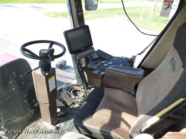 image for item DI0626 2014 Miller Atlas 3654 applicator with New Leader L4000G4 dry spreader bed