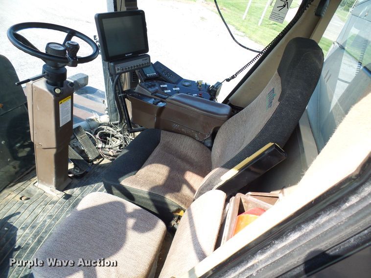 image for item DI0626 2014 Miller Atlas 3654 applicator with New Leader L4000G4 dry spreader bed