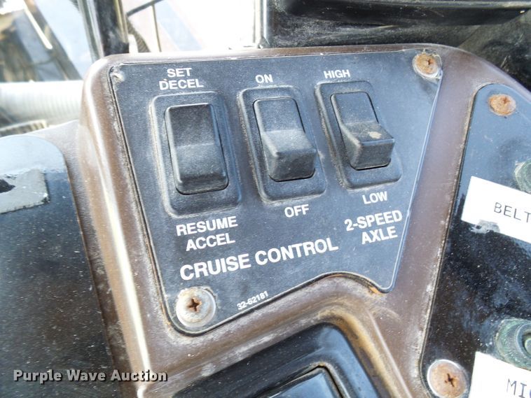 image for item DI0626 2014 Miller Atlas 3654 applicator with New Leader L4000G4 dry spreader bed