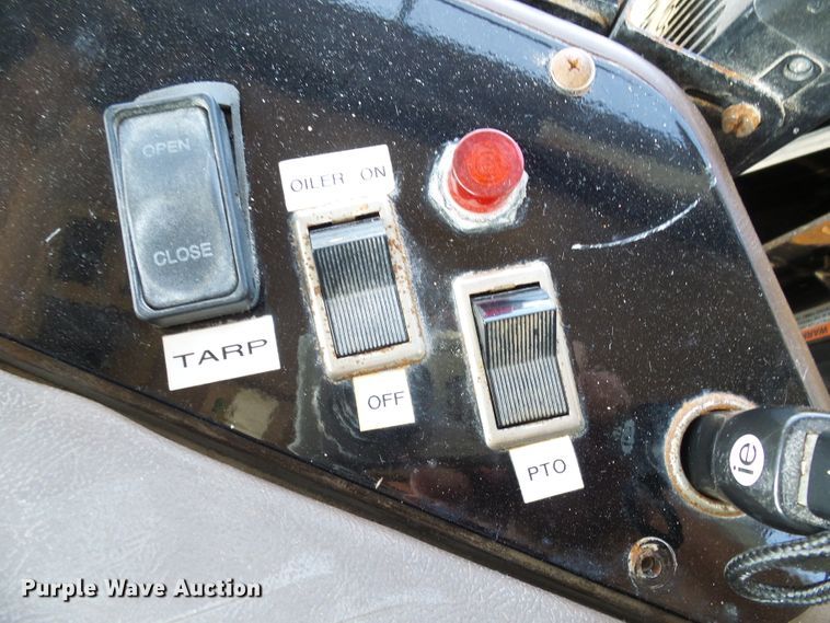 image for item DI0626 2014 Miller Atlas 3654 applicator with New Leader L4000G4 dry spreader bed