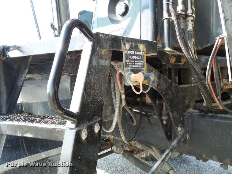 image for item DI0626 2014 Miller Atlas 3654 applicator with New Leader L4000G4 dry spreader bed