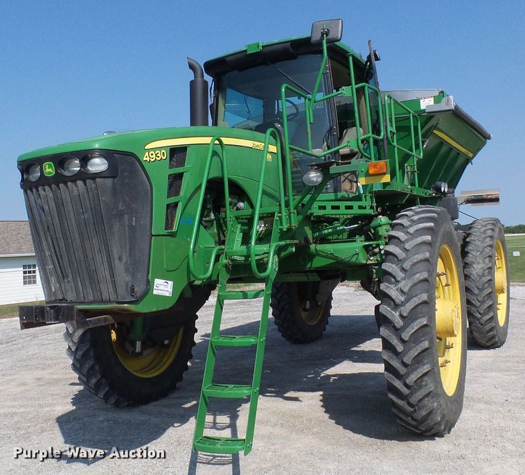 image for item DI0627 2010 John Deere 4930 applicator with New Leader L3030G4 dry spreader bed