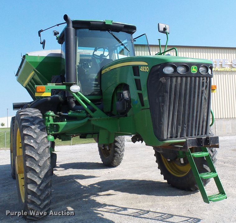 image for item DI0627 2010 John Deere 4930 applicator with New Leader L3030G4 dry spreader bed