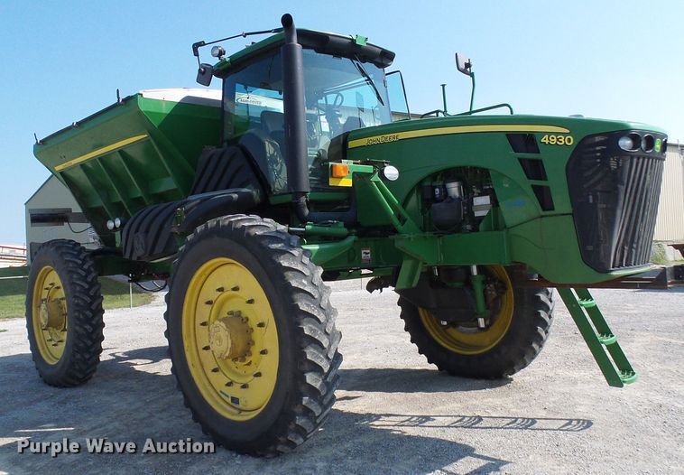 image for item DI0627 2010 John Deere 4930 applicator with New Leader L3030G4 dry spreader bed