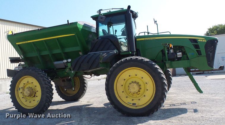 image for item DI0627 2010 John Deere 4930 applicator with New Leader L3030G4 dry spreader bed