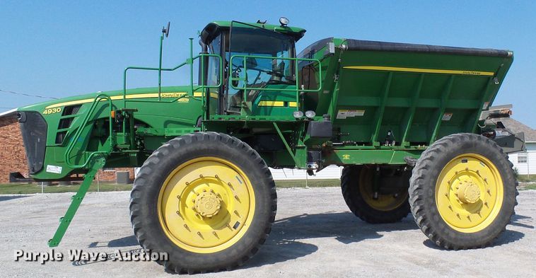 image for item DI0627 2010 John Deere 4930 applicator with New Leader L3030G4 dry spreader bed
