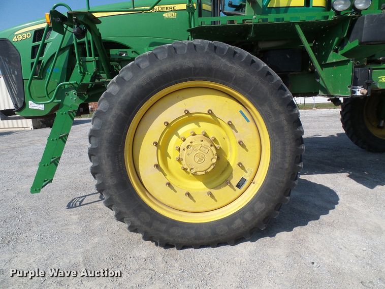 image for item DI0627 2010 John Deere 4930 applicator with New Leader L3030G4 dry spreader bed