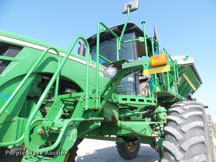 image for item DI0627 2010 John Deere 4930 applicator with New Leader L3030G4 dry spreader bed