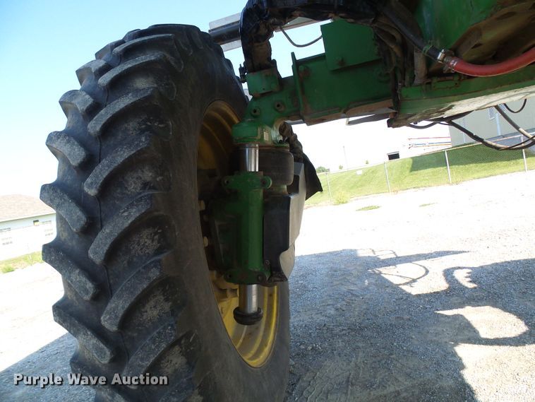 image for item DI0627 2010 John Deere 4930 applicator with New Leader L3030G4 dry spreader bed