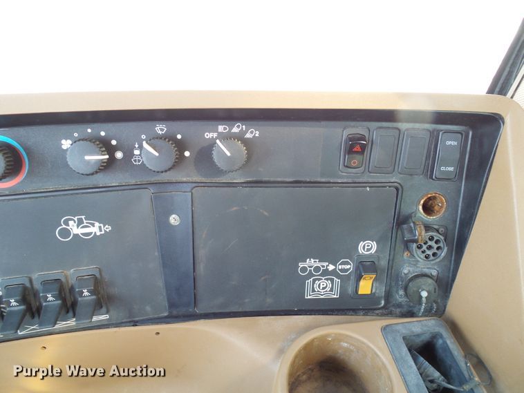 image for item DI0627 2010 John Deere 4930 applicator with New Leader L3030G4 dry spreader bed