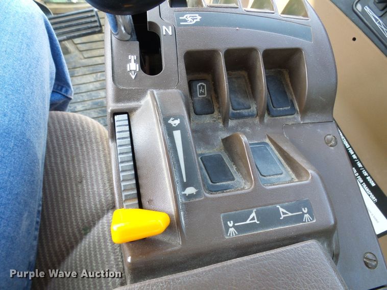 image for item DI0627 2010 John Deere 4930 applicator with New Leader L3030G4 dry spreader bed