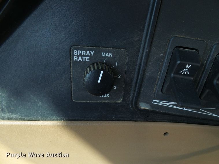 image for item DI0627 2010 John Deere 4930 applicator with New Leader L3030G4 dry spreader bed