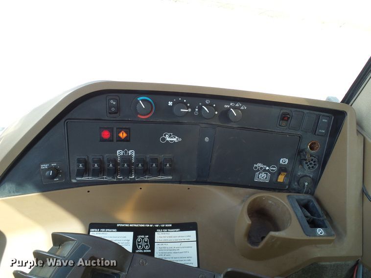 image for item DI0627 2010 John Deere 4930 applicator with New Leader L3030G4 dry spreader bed