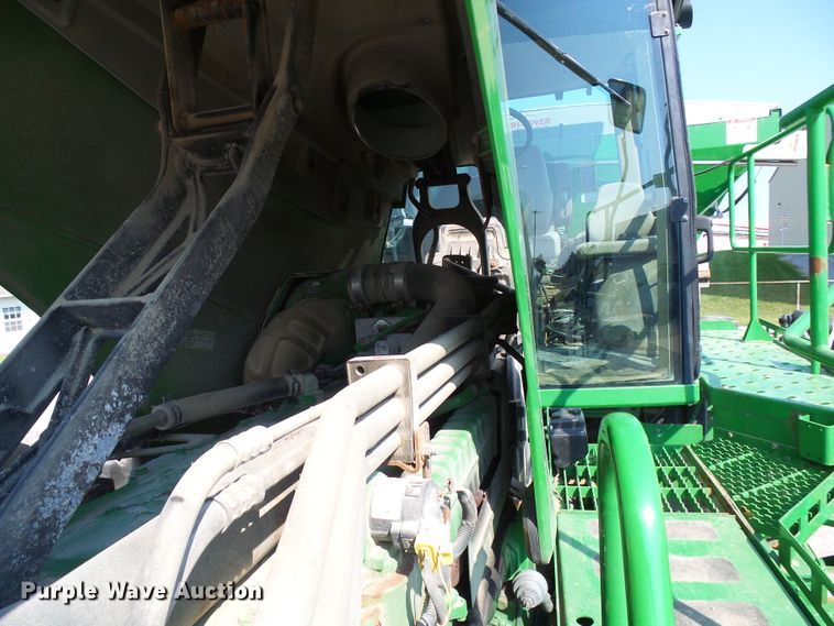 image for item DI0627 2010 John Deere 4930 applicator with New Leader L3030G4 dry spreader bed