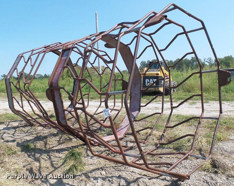 image for item DI0646 (4) hay bale feeders