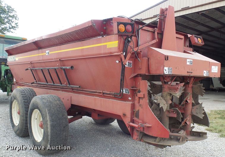 image for item DI0670 Meyer 7200 manure spreader