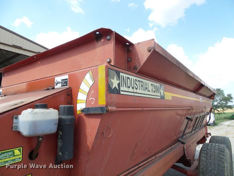 image for item DI0670 Meyer 7200 manure spreader