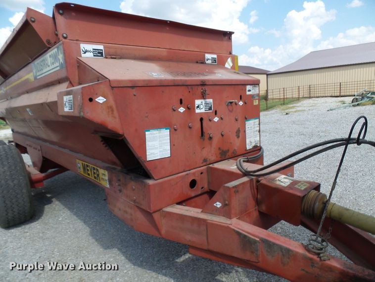 image for item DI0670 Meyer 7200 manure spreader