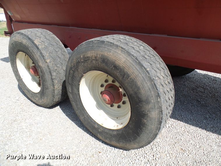 image for item DI0670 Meyer 7200 manure spreader