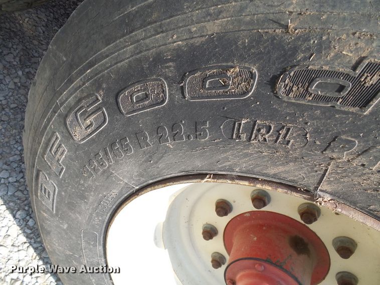 image for item DI0670 Meyer 7200 manure spreader