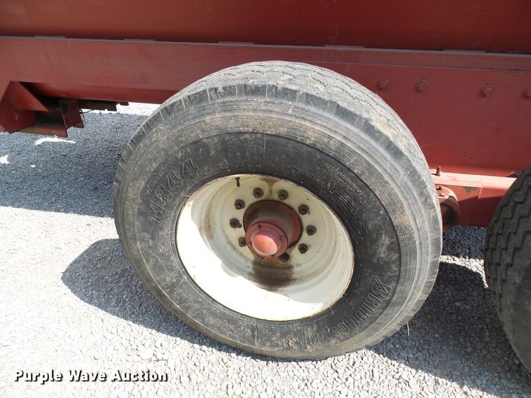 image for item DI0670 Meyer 7200 manure spreader